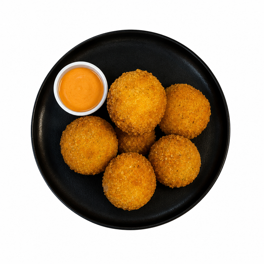 Bolitas de papa con queso mozarella y jalapeño empanizadas